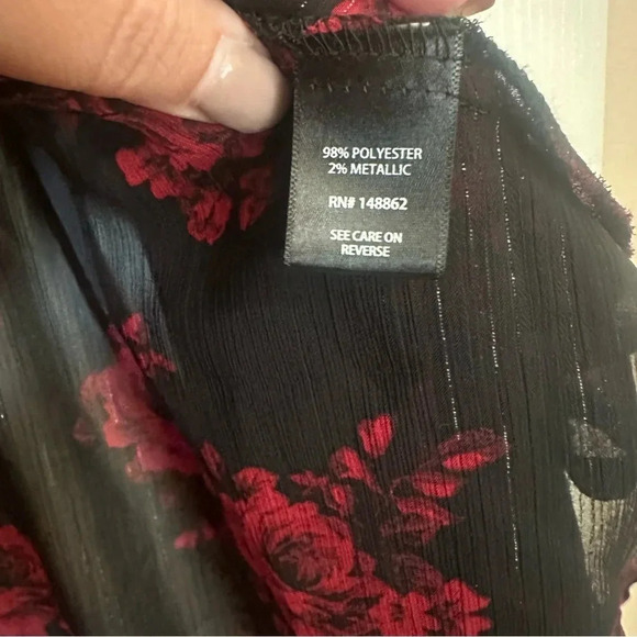 NWOT-TORRID Black Chiffon Shirttail Kimono Red Flowers. Size 00. Size M/L. - Picture 6 of 9